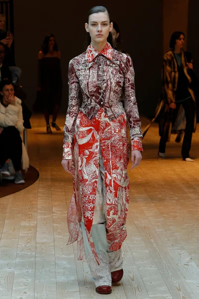 Look 32
